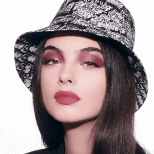 diorbeauty_AQM7V7DVqADVdTnvU1UR0_frns5Zy46jq1Y2DCvavE6-LovNtuxSal_mIMvkVlQa24u-OLuQKeqbPNi9r8a9E9Hp(1).thumb.gif.d2894828782179ee248768c026bf2227.gif