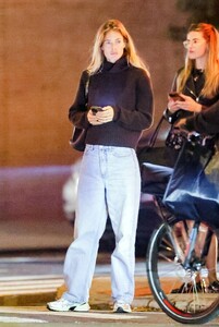 doutzen-kroes-out-and-about-in-new-york-10-14-2024-6.jpg
