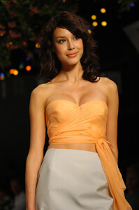 erikaFalconeri s03jasper-04d-London.jpg