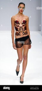 erikaFalconeri s03maskrey-.jpg
