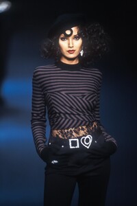 f94rykiel-14b.thumb.jpg.865e77ca3840dd1faa64b1eef1db616b.jpg