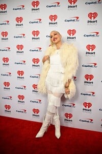 gwen-stefani-at-2024-iheartradio-music-festival-in-las-vegas-09-20-2024-3.jpg