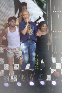 gwen-stefani-rehearsing-ahead-of-her-performance-on-jimmy-kimmel-live-in-hollywood-09-30-2024-0.jpg