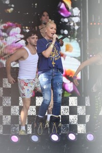 gwen-stefani-rehearsing-ahead-of-her-performance-on-jimmy-kimmel-live-in-hollywood-09-30-2024-3.jpg