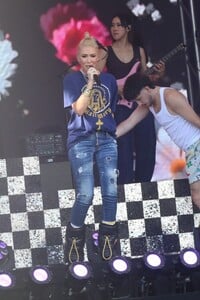 gwen-stefani-rehearsing-ahead-of-her-performance-on-jimmy-kimmel-live-in-hollywood-09-30-2024-5.jpg