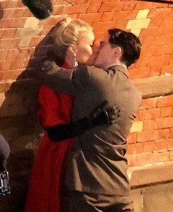 gwyneth-paltrow-and-timothee-chalamet-filming-a-kiss-scene-at-marty-supreme-set-at-central-park-in-new-york-10-17-2024-0.jpg