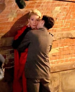 gwyneth-paltrow-and-timothee-chalamet-filming-a-kiss-scene-at-marty-supreme-set-at-central-park-in-new-york-10-17-2024-1.jpg