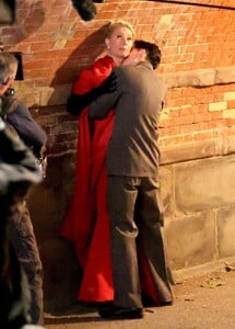 gwyneth-paltrow-and-timothee-chalamet-filming-a-kiss-scene-at-marty-supreme-set-at-central-park-in-new-york-10-17-2024-4.jpg