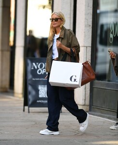 gwyneth-paltrow-leaves-goop-after-a-shopping-trip-in-new-yotk-09-09-2024-4.jpg