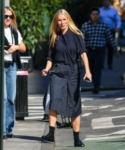 gwyneth-paltrow-out-and-about-in-new-york-10-22-2024-4.jpg