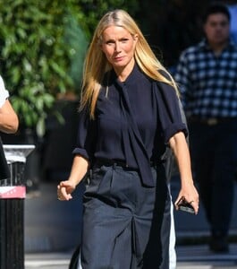 gwyneth-paltrow-out-and-about-in-new-york-10-22-2024-5.jpg
