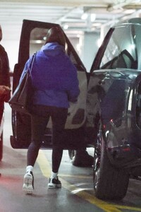 hailey-bieber-heading-to-a-spa-in-beverly-hills-09-12-2024-2.jpg