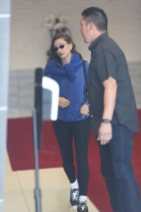 hailey-bieber-heading-to-a-spa-in-beverly-hills-09-12-2024-5.jpg