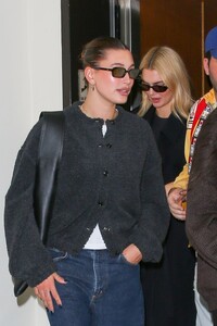 hailey-bieber-night-out-with-kendall-jenner-and-friends-at-sushi-park-in-los-angeles-09-29-2024-3.jpg