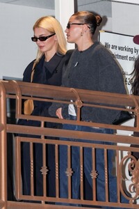 hailey-bieber-night-out-with-kendall-jenner-and-friends-at-sushi-park-in-los-angeles-09-29-2024-6.jpg