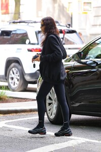 irina-shayk-arrives-for-a-workout-in-new-york-06-05-2024-1.jpg
