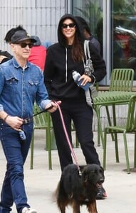 irina-shayk-out-and-about-in-new-york-08-21-2024-1.jpg