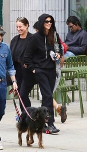 irina-shayk-out-and-about-in-new-york-08-21-2024-2.jpg