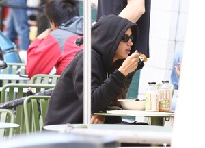 irina-shayk-out-and-about-in-new-york-08-21-2024-4.jpg