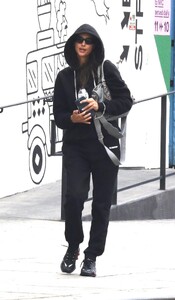 irina-shayk-out-and-about-in-new-york-08-21-2024-6.jpg