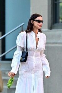irina-shayk-out-and-about-in-new-york-09-05-2024-4.jpg