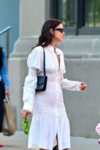 irina-shayk-out-and-about-in-new-york-09-05-2024-5.jpg