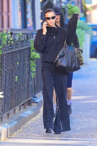 irina-shayk-out-and-about-in-new-york-10-08-2024-2.jpg