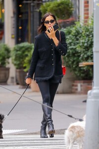 irina-shayk-out-with-her-dog-in-new-york-10-17-2024-6.jpg