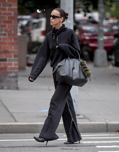 irina-shayk-s-nyc-noir-supermodel-slays-in-all-black-ensemble-10-07-2024-0.jpg