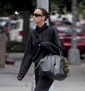 irina-shayk-s-nyc-noir-supermodel-slays-in-all-black-ensemble-10-07-2024-5.jpg
