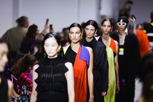 irina-shayk-walks-runway-at-missoni-fashion-show-at-milan-fashion-week-09-20-2024-0.jpg