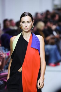 irina-shayk-walks-runway-at-missoni-fashion-show-at-milan-fashion-week-09-20-2024-6.jpg