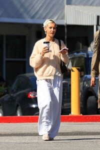 iris-law-reign-judge-and-justine-skye-out-for-coffee-in-bel-air-03-17-2024-5.thumb.jpg.b7a47eca0aa619c34f57f646a5f09abb.jpg