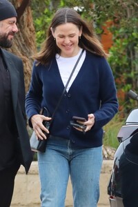 jennifer-garner-arrives-at-soho-house-in-malibu-05-31-2024-3.jpg