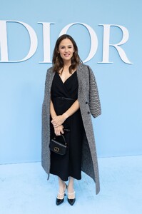 jennifer-garner-at-christian-dior-show-at-paris-fashion-week-09-24-2024-0.jpg