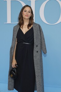 jennifer-garner-at-christian-dior-show-at-paris-fashion-week-09-24-2024-5.jpg