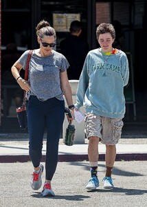 jennifer-garner-at-dmv-in-santa-monica-08-07-2024-2.thumb.jpg.7a370eb48025cea2fa6faf2483bc1e96.jpg