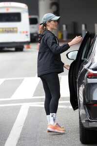 jennifer-garner-at-lax-airport-in-los-angeles-06-01-2024-1.jpg