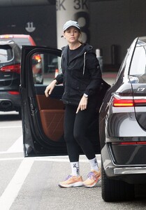 jennifer-garner-at-lax-airport-in-los-angeles-06-01-2024-3.jpg