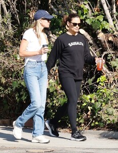jennifer-garner-enjoys-an-iced-tea-on-a-morning-walk-with-a-friend-in-los-angeles-07-26-2024-0.jpg