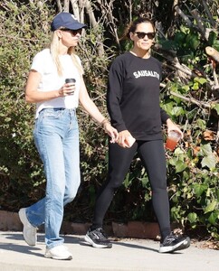 jennifer-garner-enjoys-an-iced-tea-on-a-morning-walk-with-a-friend-in-los-angeles-07-26-2024-2.jpg