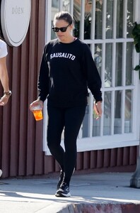 jennifer-garner-enjoys-an-iced-tea-on-a-morning-walk-with-a-friend-in-los-angeles-07-26-2024-4.jpg