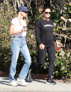 jennifer-garner-enjoys-an-iced-tea-on-a-morning-walk-with-a-friend-in-los-angeles-07-26-2024-6.jpg