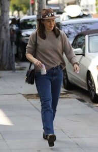 jennifer-garner-out-and-about-in-los-angeles-06-02-2024-0.jpg