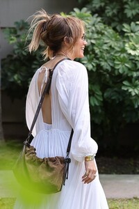 jennifer-lopez-arrives-at-a-friend-s-house-in-los-angeles-09-15-2024-0.jpg