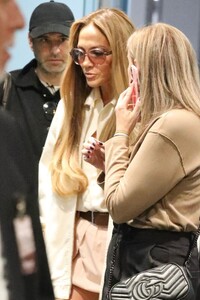 jennifer-lopez-arrives-at-unstoppable-event-atr-2024-afi-fest-at-tcl-chinese-theatre-in-hollywood-10-26-2024-0.jpg