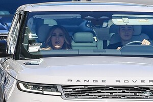 jennifer-lopez-leaves-a-studio-in-hollywood-10-25-2024-2.jpg