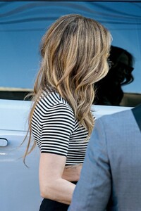 jennifer-lopez-leaves-a-studio-in-hollywood-10-25-2024-4.jpg