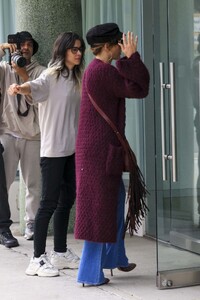 jennifer-lopez-out-and-about-in-los-angeles-09-21-2024-7.jpg