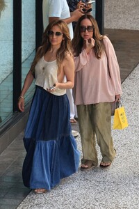 jennifer-lopez-out-at-century-city-mall-in-los-angeles-08-31-2024-4.jpg